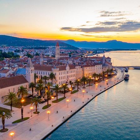 Island Resort Mihaela - Happy Rentals Trogir Exterior foto