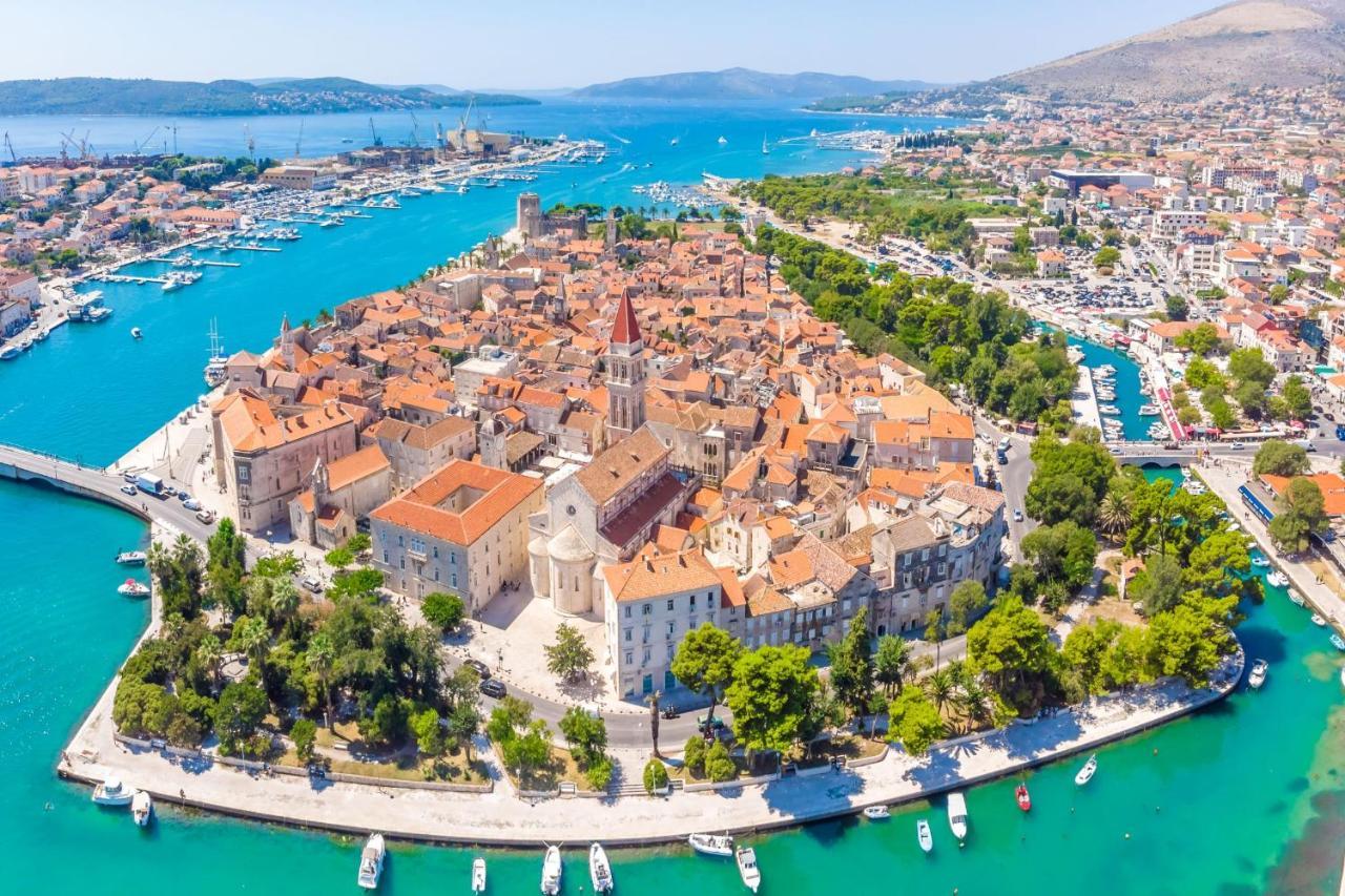Island Resort Mihaela - Happy Rentals Trogir Exterior foto