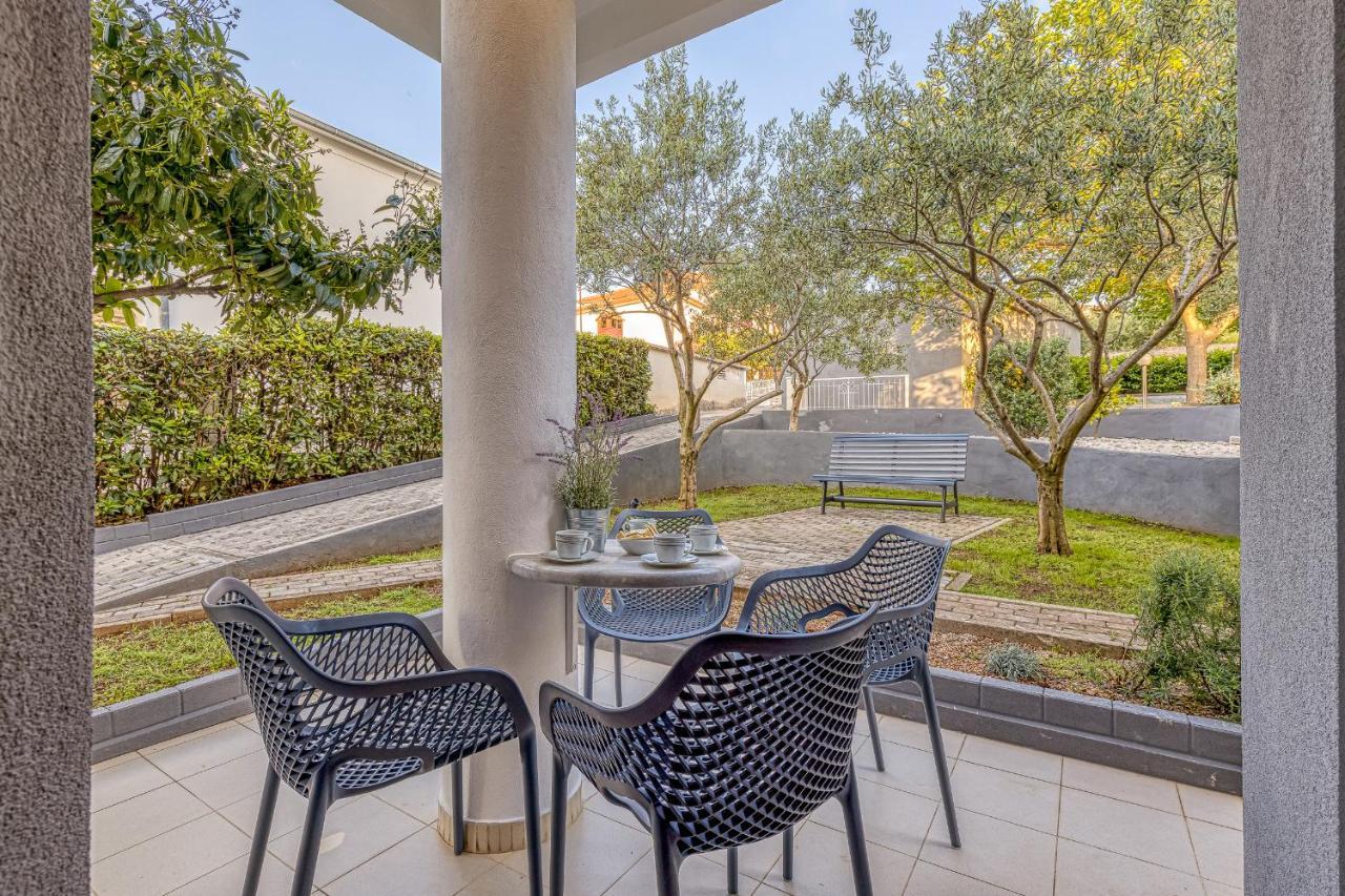 Island Resort Mihaela - Happy Rentals Trogir Exterior foto