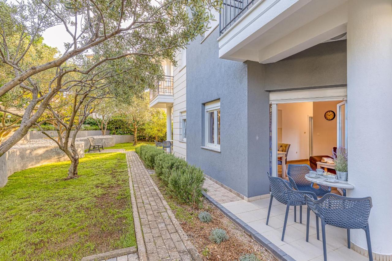 Island Resort Mihaela - Happy Rentals Trogir Exterior foto