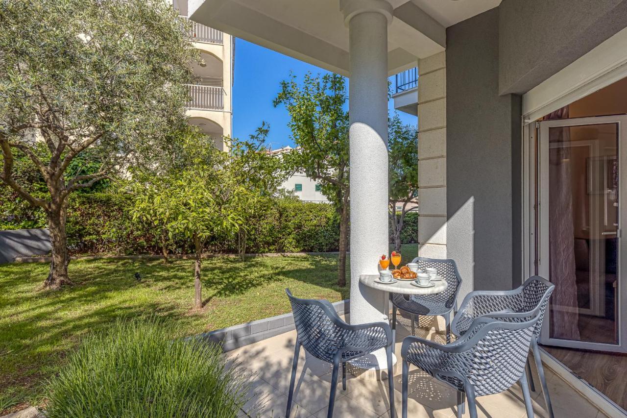 Island Resort Mihaela - Happy Rentals Trogir Exterior foto