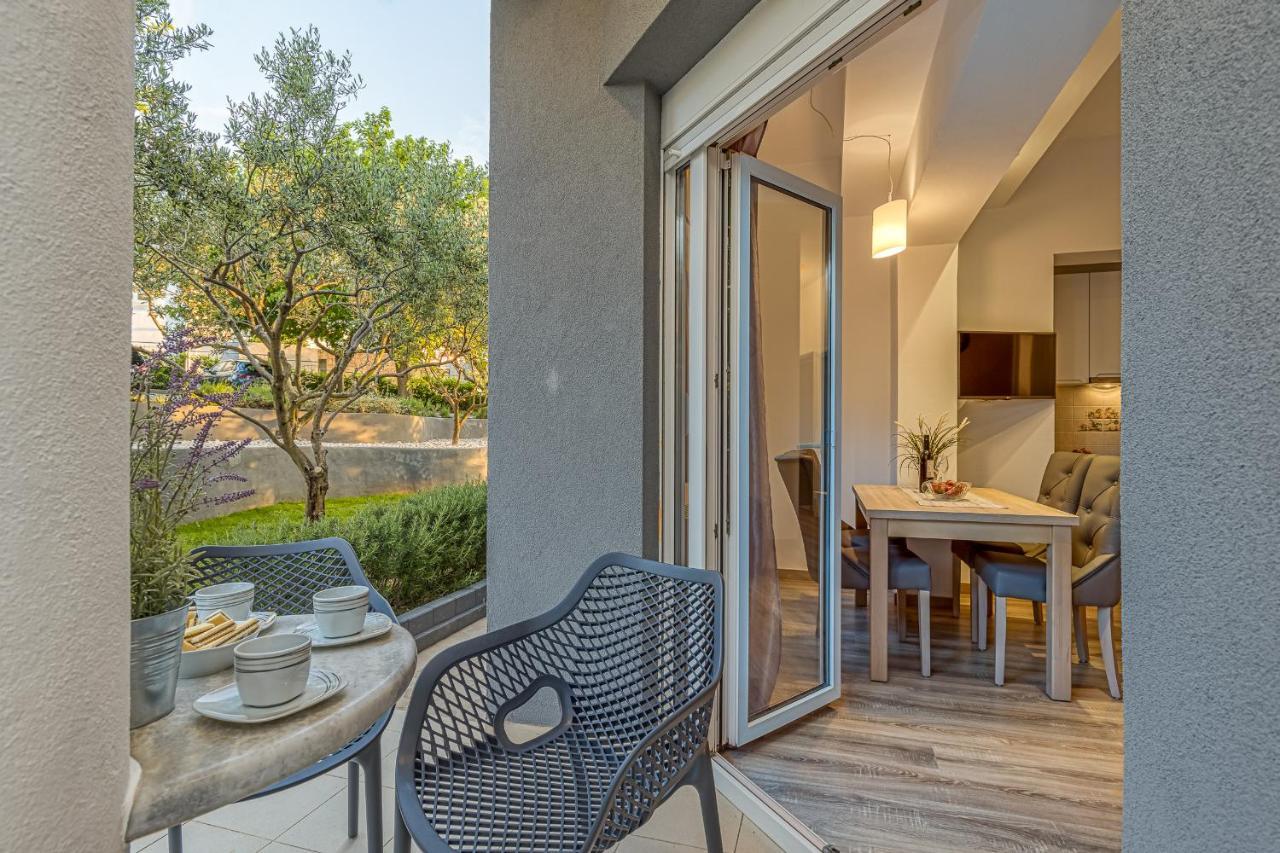 Island Resort Mihaela - Happy Rentals Trogir Exterior foto