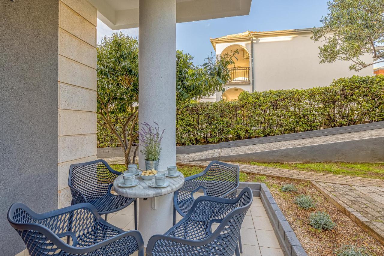 Island Resort Mihaela - Happy Rentals Trogir Exterior foto