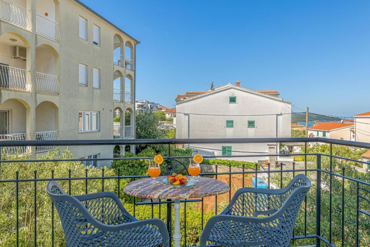 Island Resort Mihaela - Happy Rentals Trogir Exterior foto