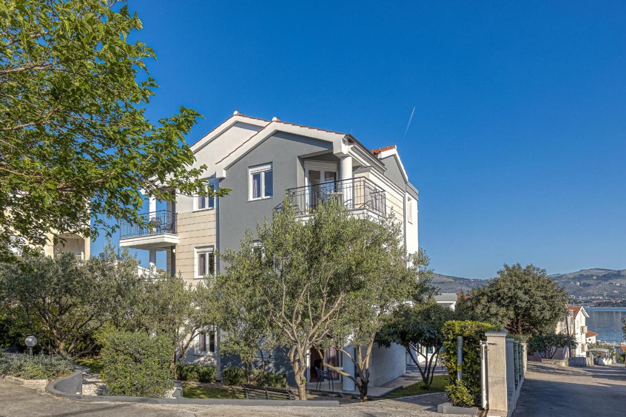 Island Resort Mihaela - Happy Rentals Trogir Exterior foto