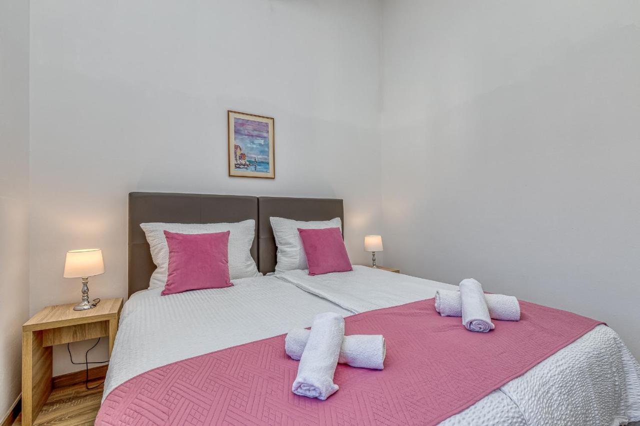Island Resort Mihaela - Happy Rentals Trogir Exterior foto
