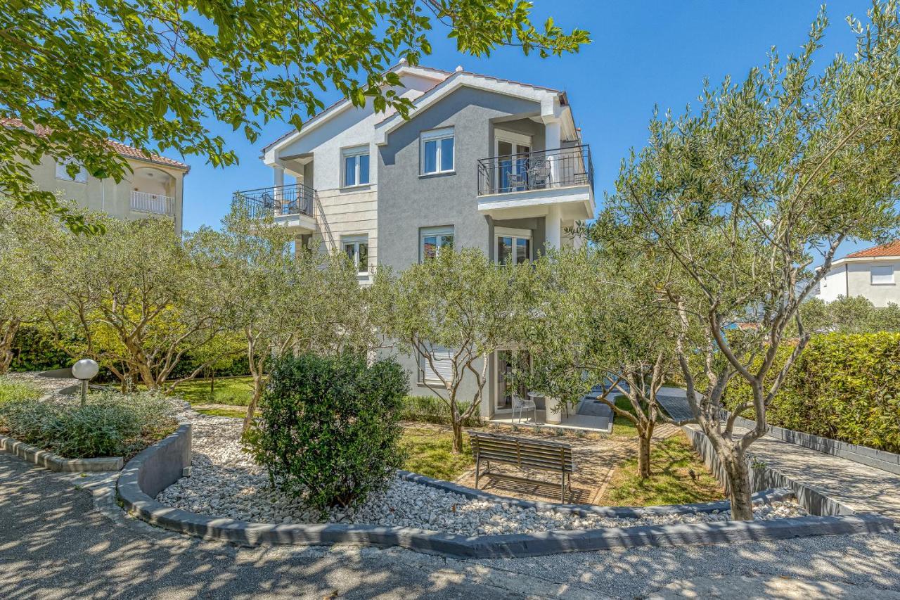 Island Resort Mihaela - Happy Rentals Trogir Exterior foto