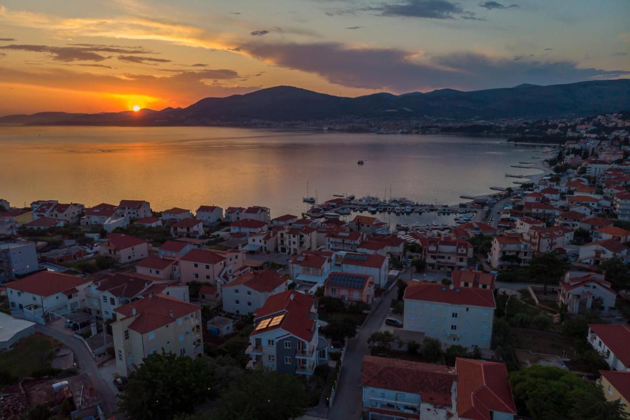 Island Resort Mihaela - Happy Rentals Trogir Exterior foto
