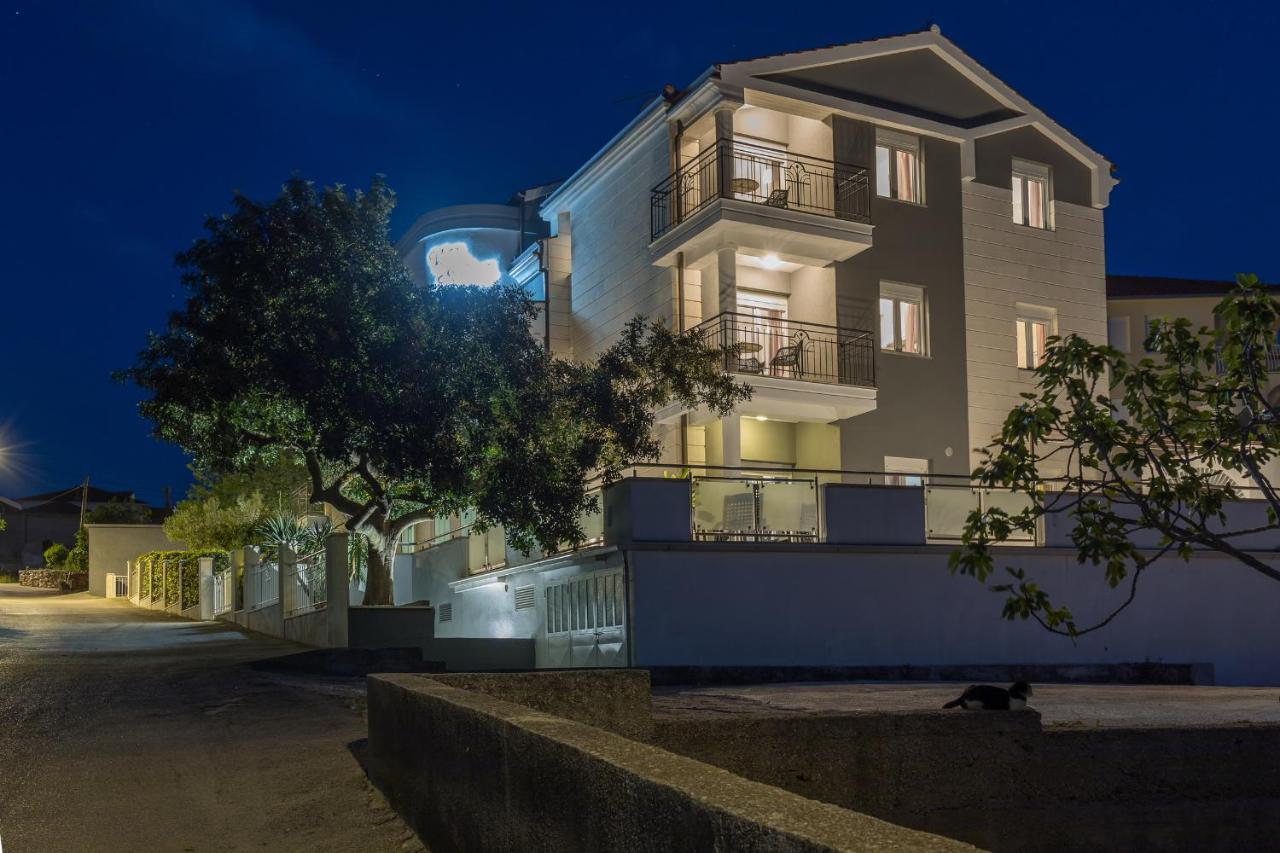 Island Resort Mihaela - Happy Rentals Trogir Exterior foto