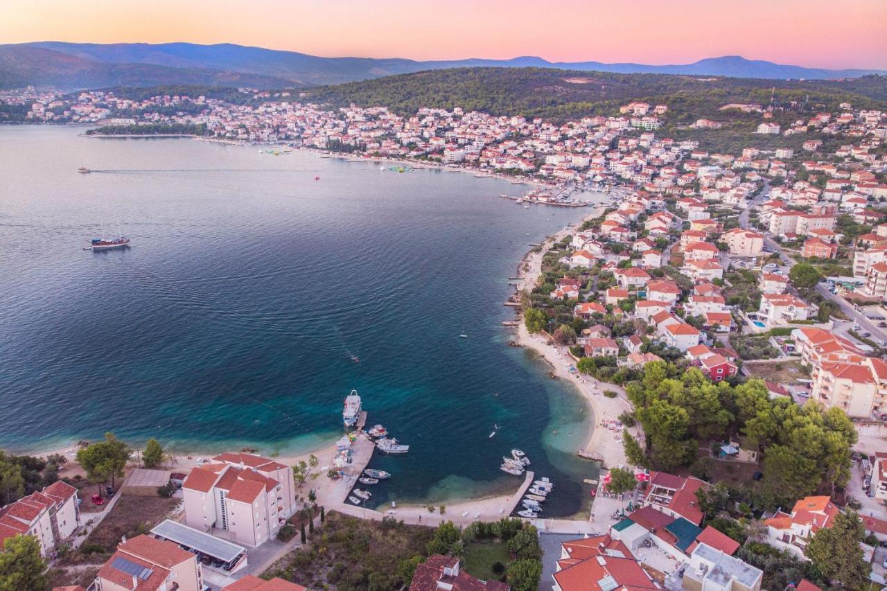 Island Resort Mihaela - Happy Rentals Trogir Exterior foto