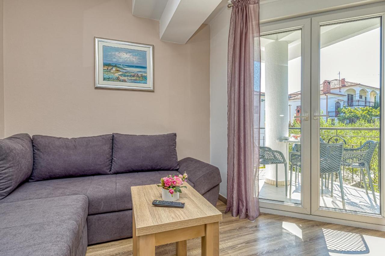 Island Resort Mihaela - Happy Rentals Trogir Exterior foto