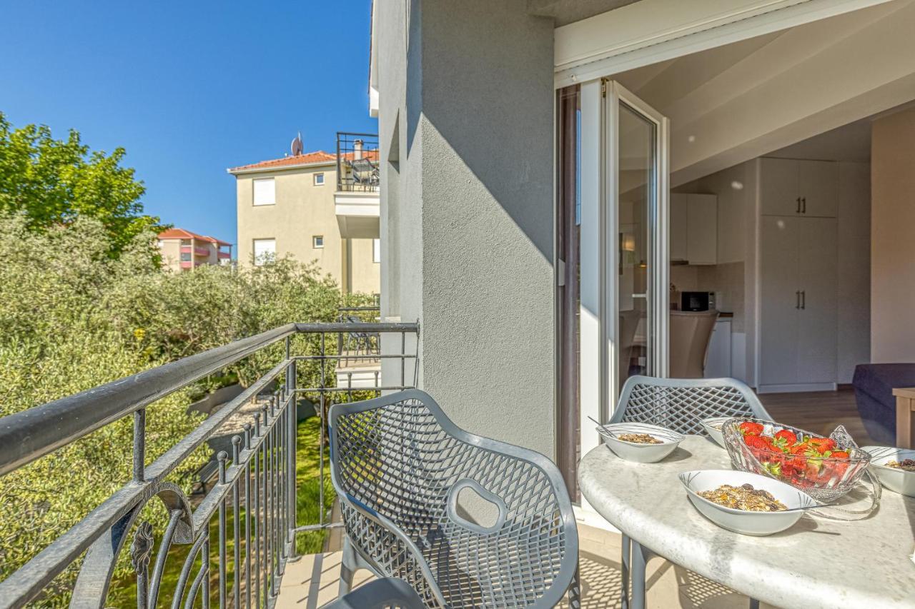 Island Resort Mihaela - Happy Rentals Trogir Exterior foto