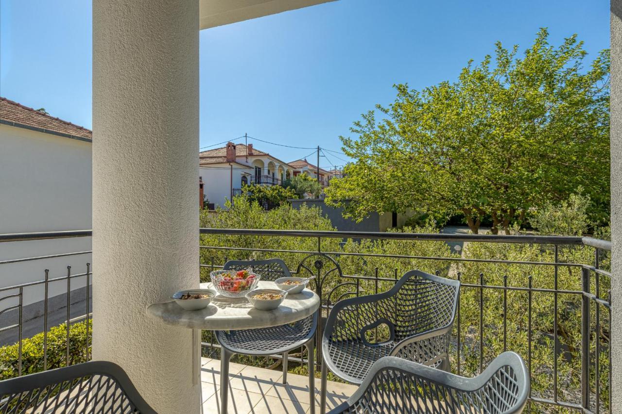 Island Resort Mihaela - Happy Rentals Trogir Exterior foto
