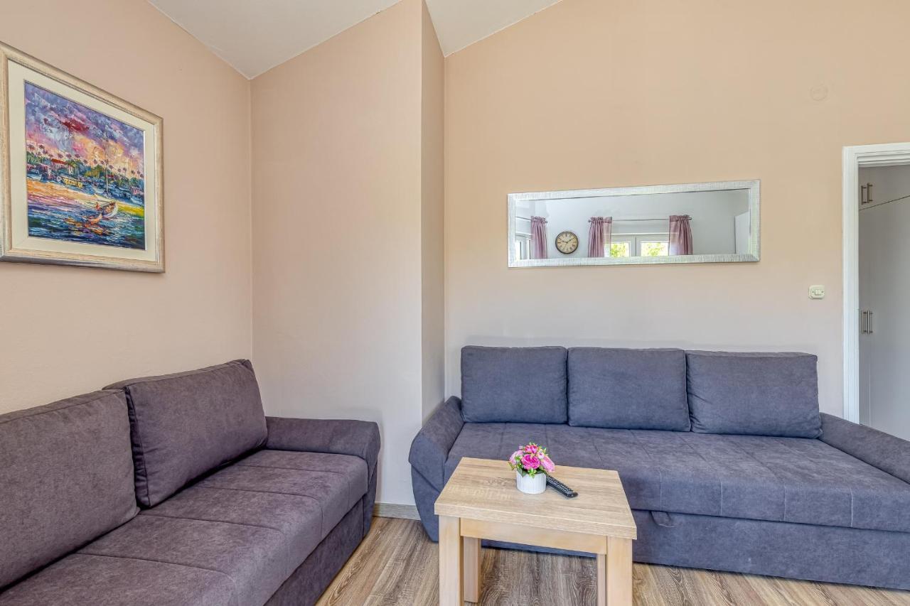Island Resort Mihaela - Happy Rentals Trogir Exterior foto