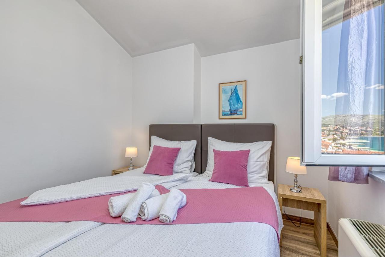 Island Resort Mihaela - Happy Rentals Trogir Exterior foto