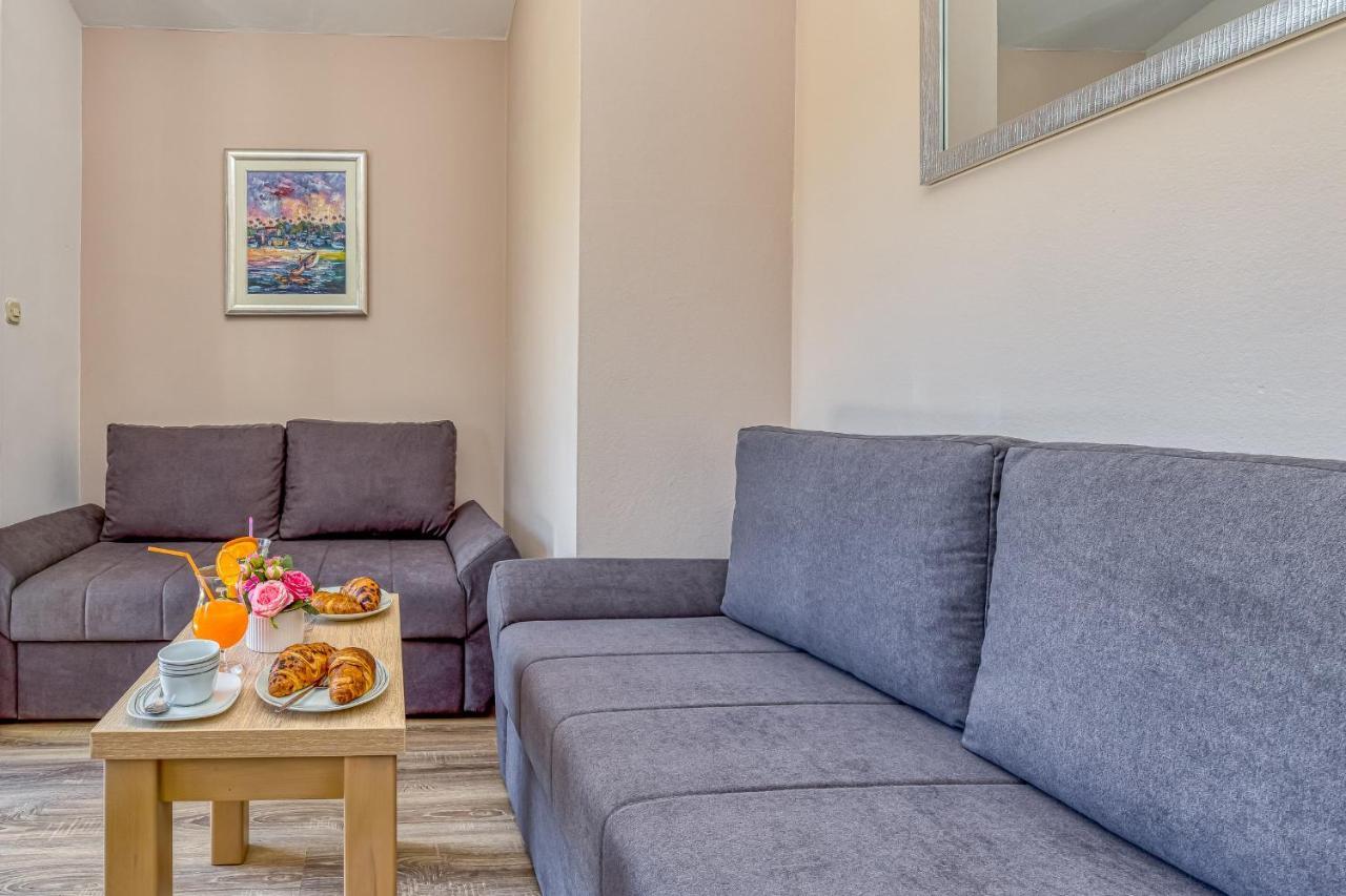 Island Resort Mihaela - Happy Rentals Trogir Exterior foto