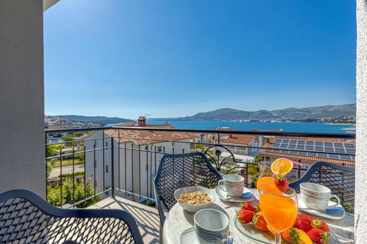 Island Resort Mihaela - Happy Rentals Trogir Exterior foto