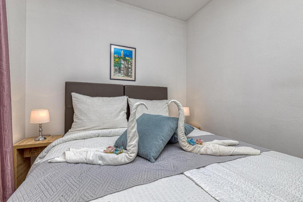Island Resort Mihaela - Happy Rentals Trogir Exterior foto