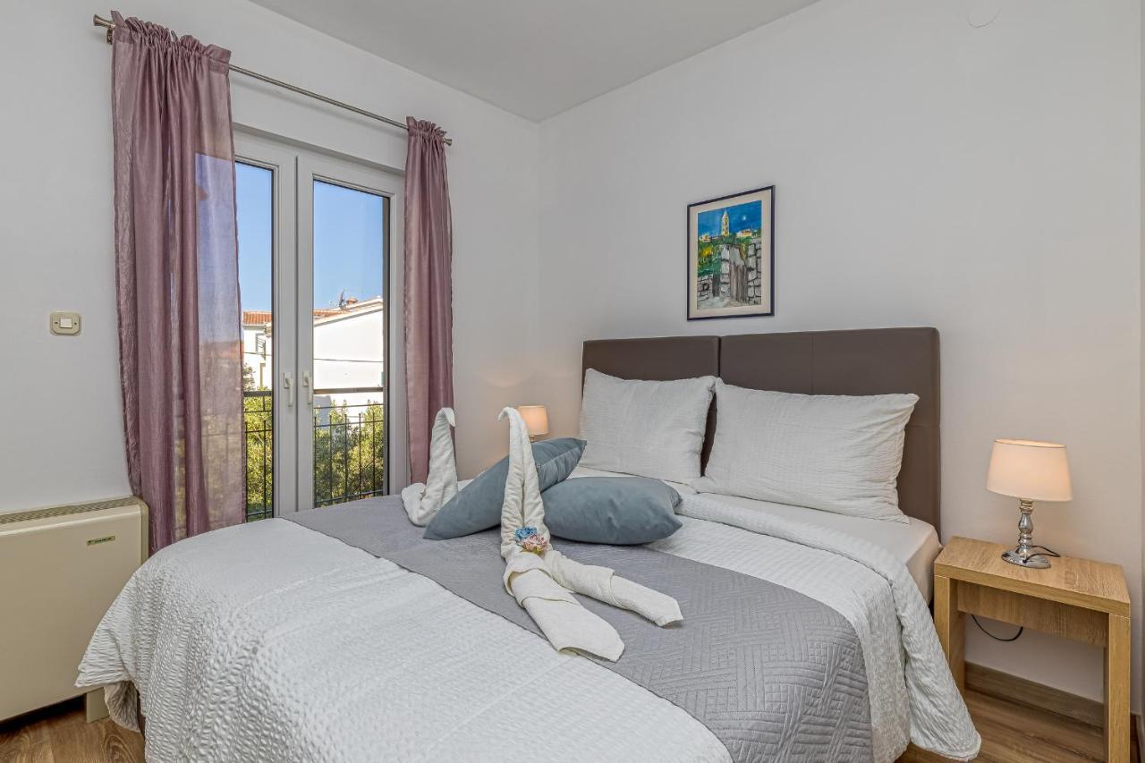 Island Resort Mihaela - Happy Rentals Trogir Exterior foto