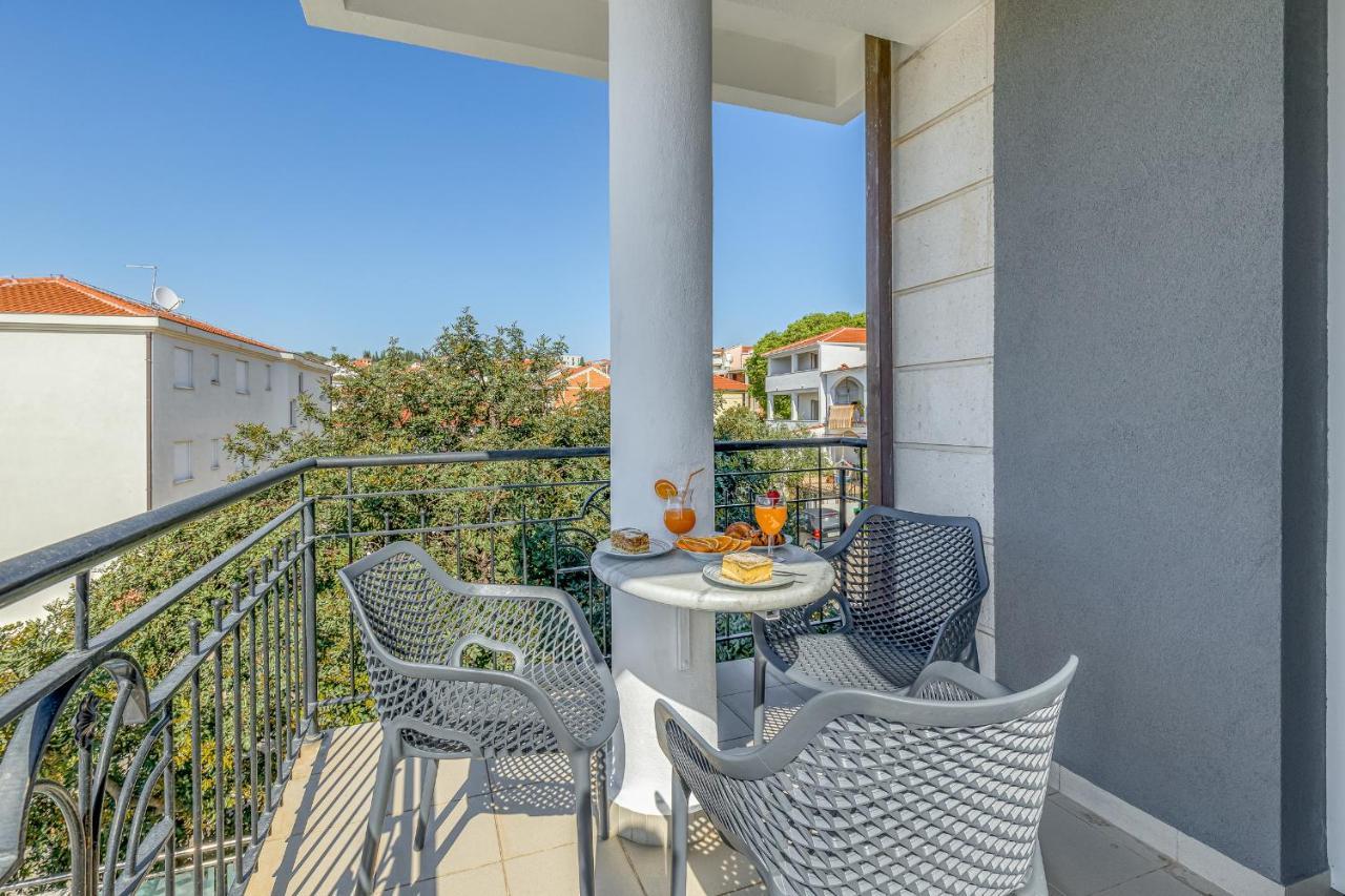 Island Resort Mihaela - Happy Rentals Trogir Exterior foto