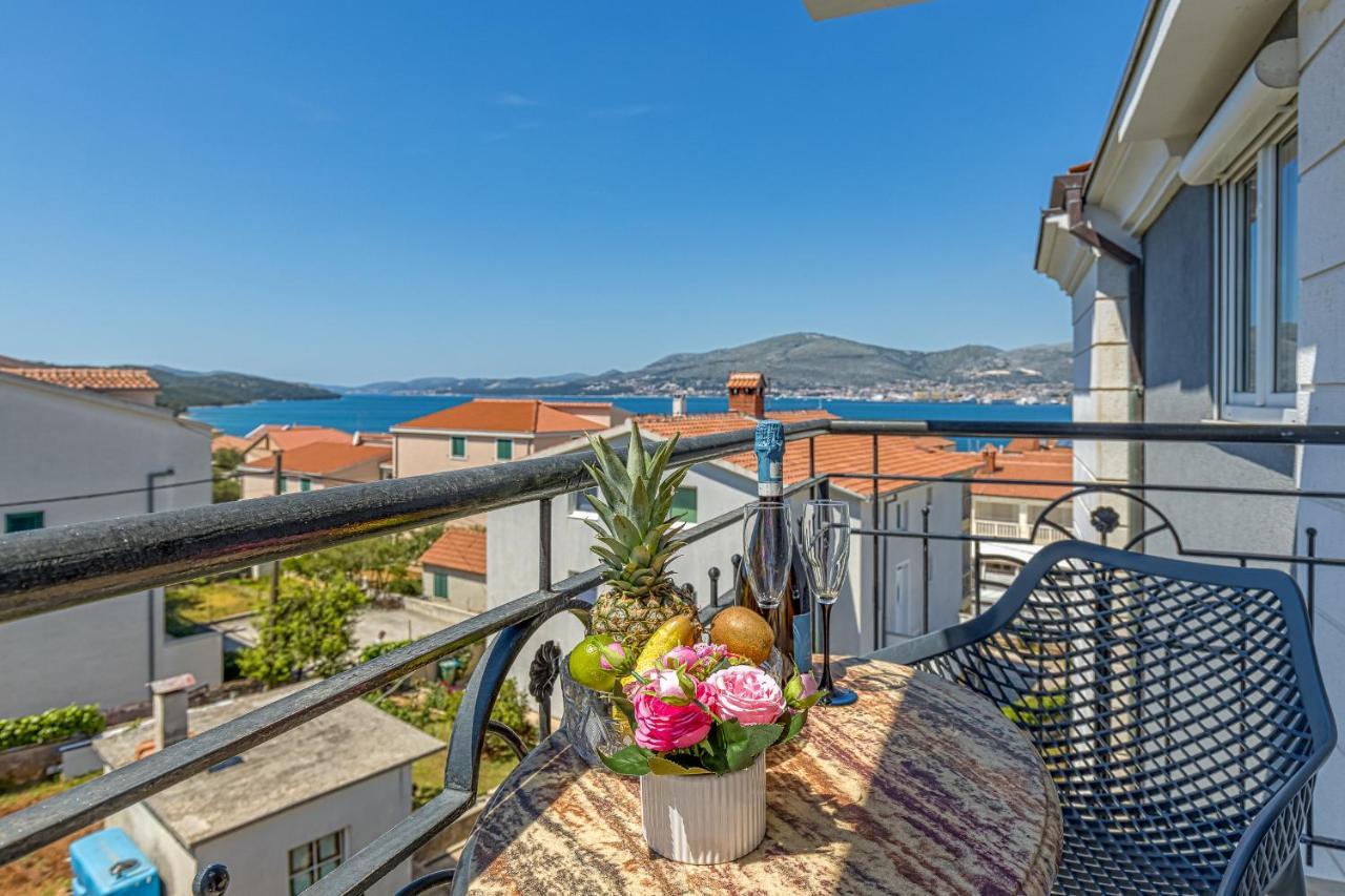 Island Resort Mihaela - Happy Rentals Trogir Exterior foto
