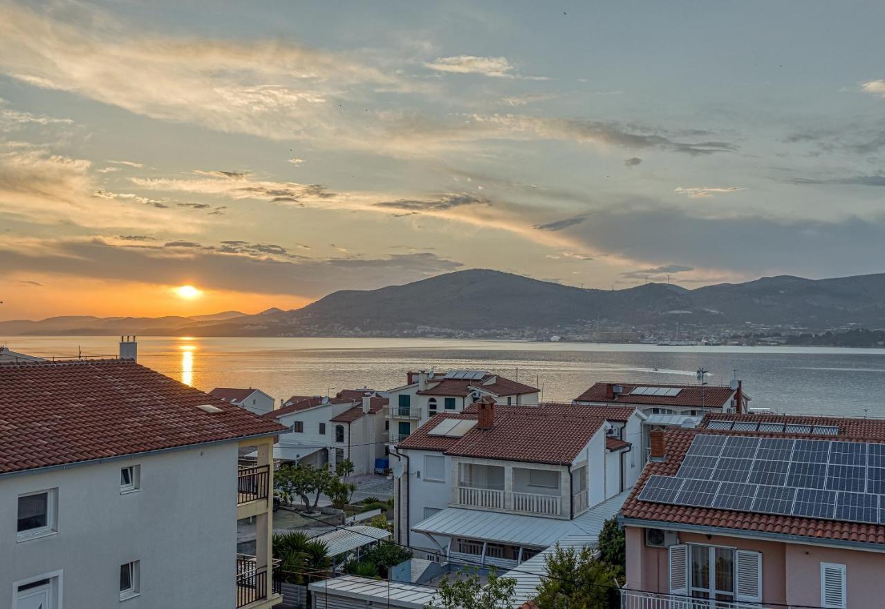 Island Resort Mihaela - Happy Rentals Trogir Exterior foto