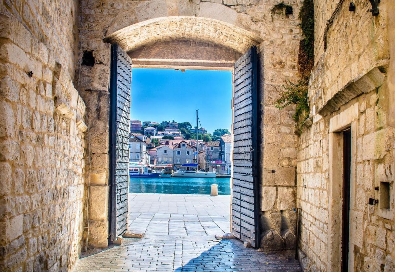 Island Resort Mihaela - Happy Rentals Trogir Exterior foto